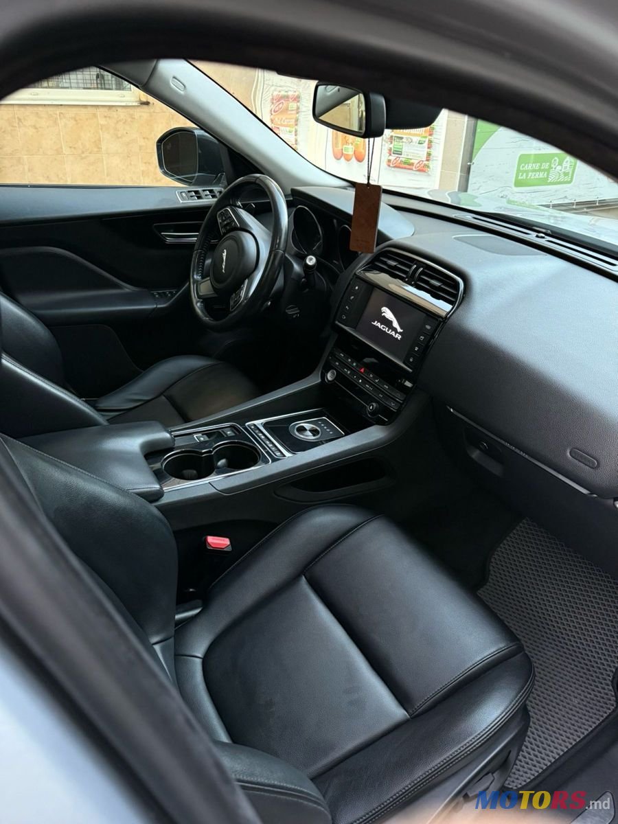 2016' Jaguar F-Pace photo #6
