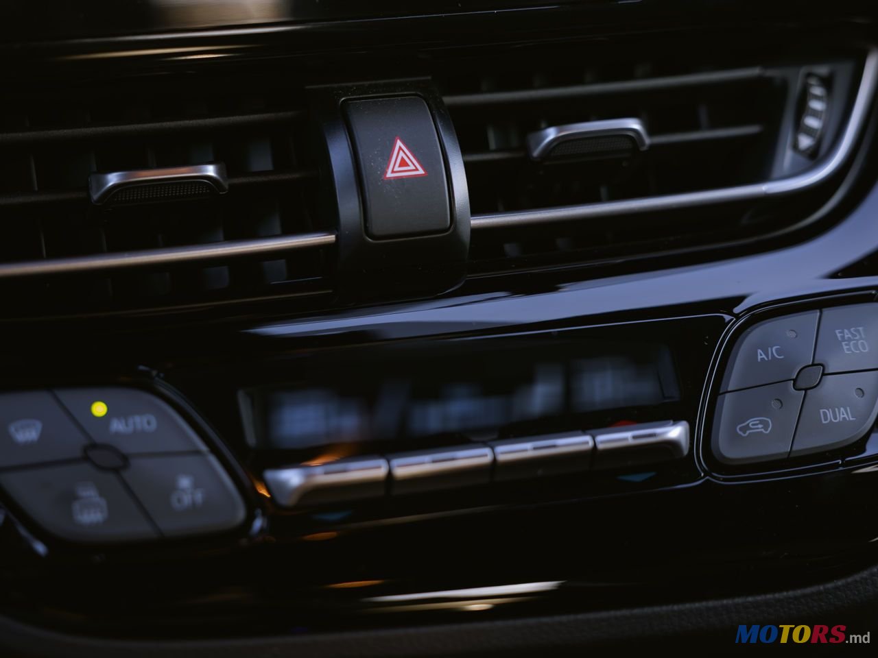 2023' Toyota C-HR photo #5