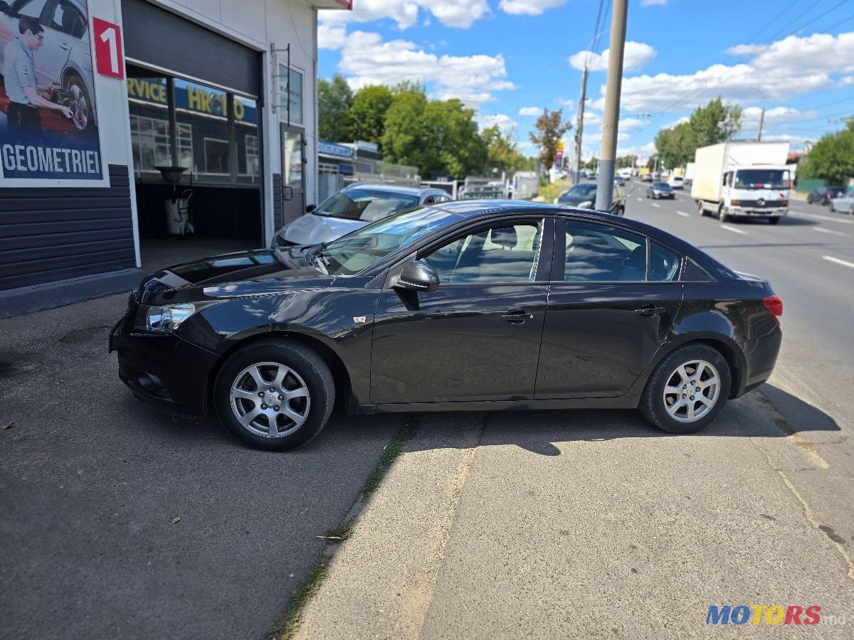 2010' Chevrolet Cruze photo #3