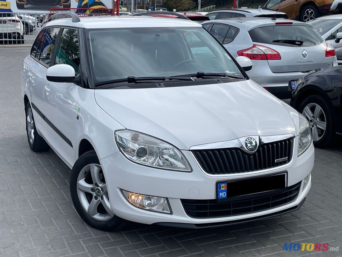 2012' Skoda Fabia photo #1