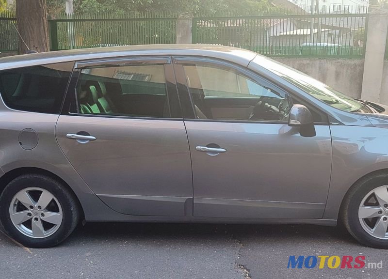 2010' Renault Grand Scenic photo #4