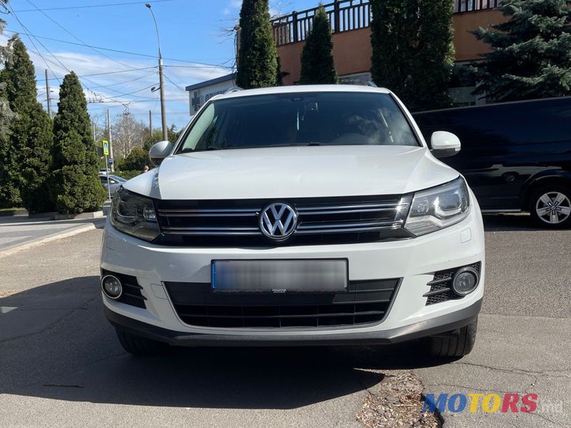 2016' Volkswagen Tiguan photo #2