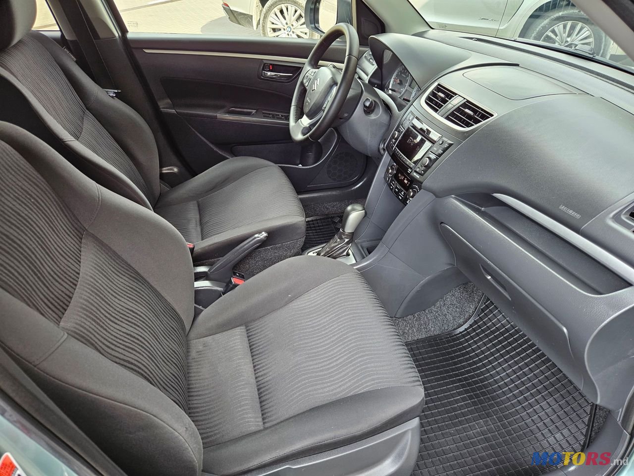 2013' Suzuki Swift photo #5