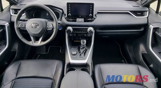 2019' Toyota RAV4 photo #6