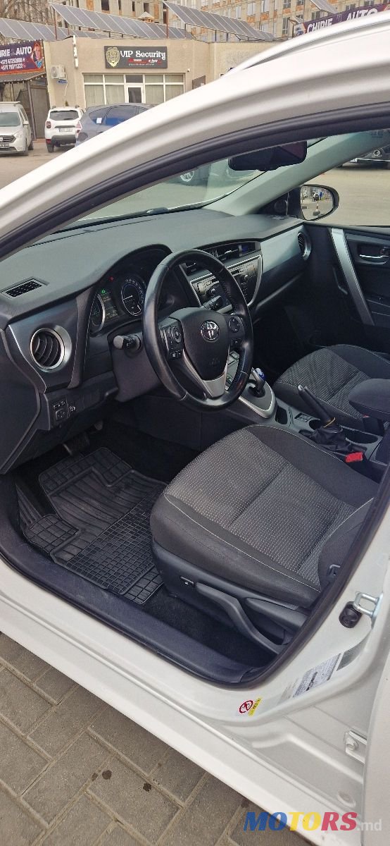 2013' Toyota Auris photo #5