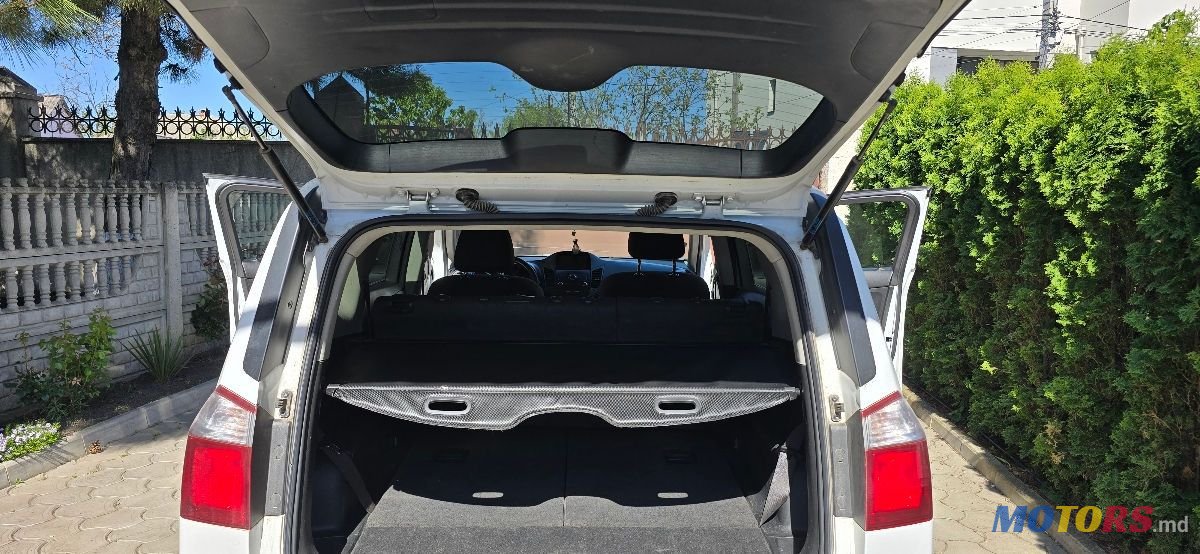 2013' Chevrolet Orlando photo #2