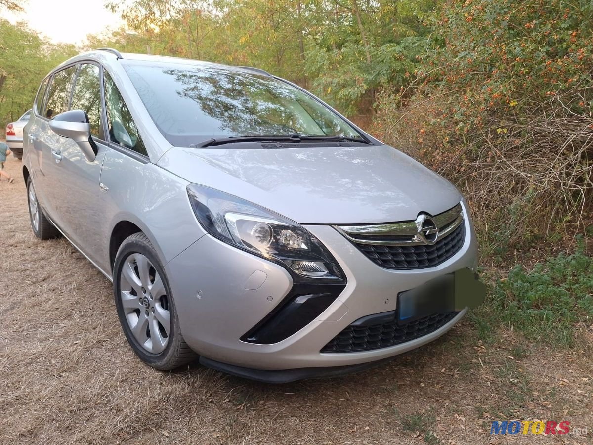 2015' Opel Zafira photo #1
