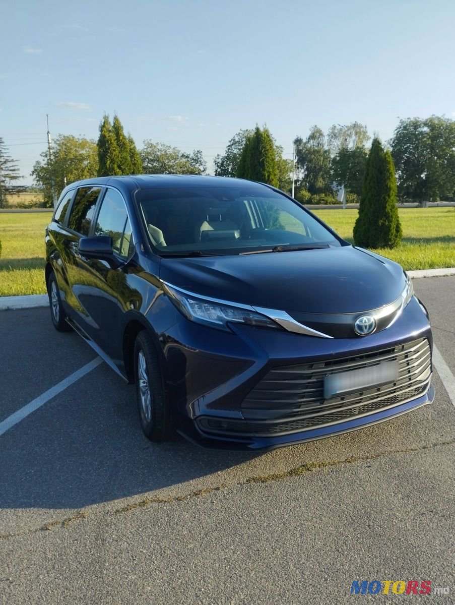 2022' Toyota Sienna photo #2