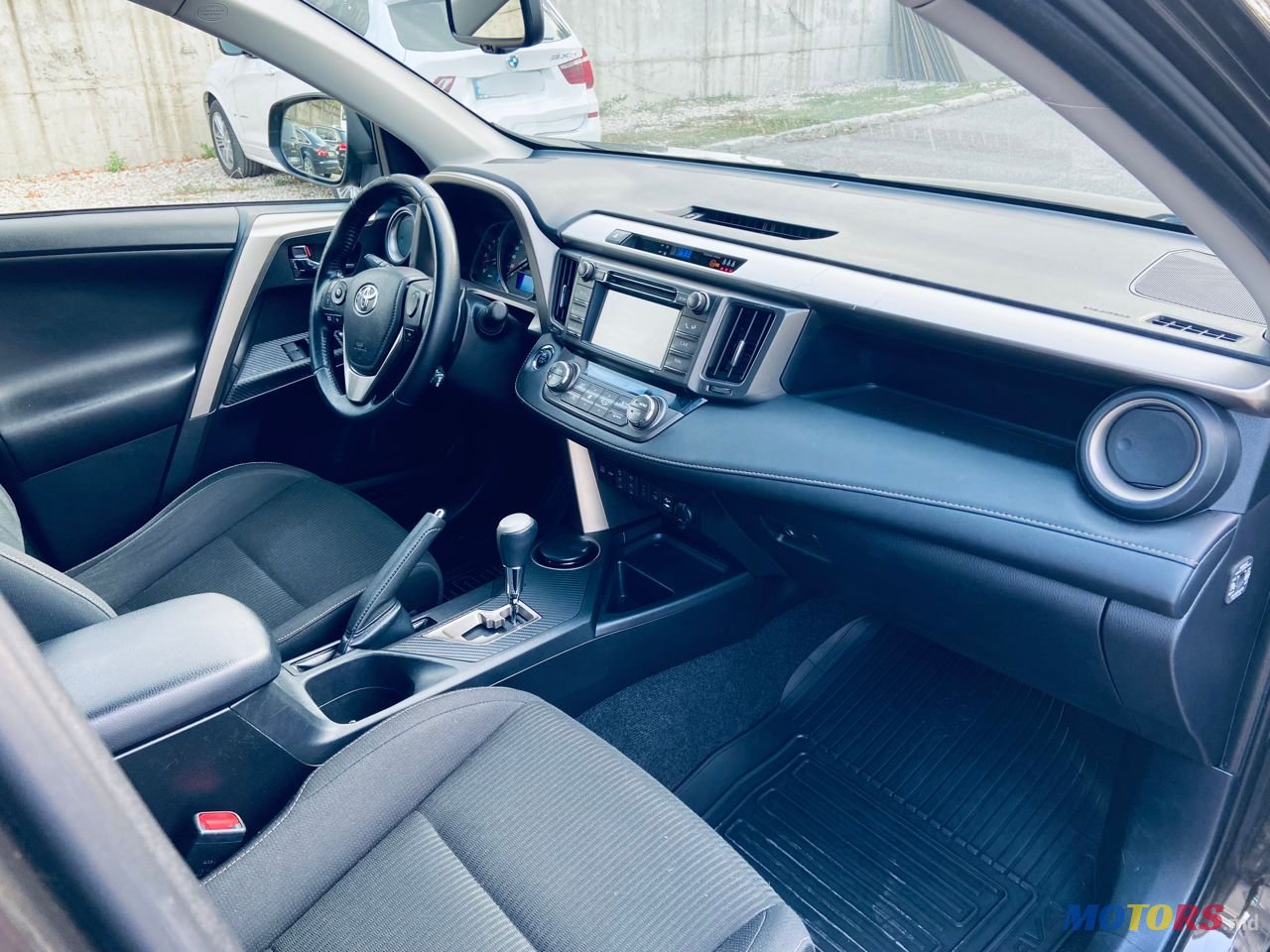 2015' Toyota RAV4 photo #6