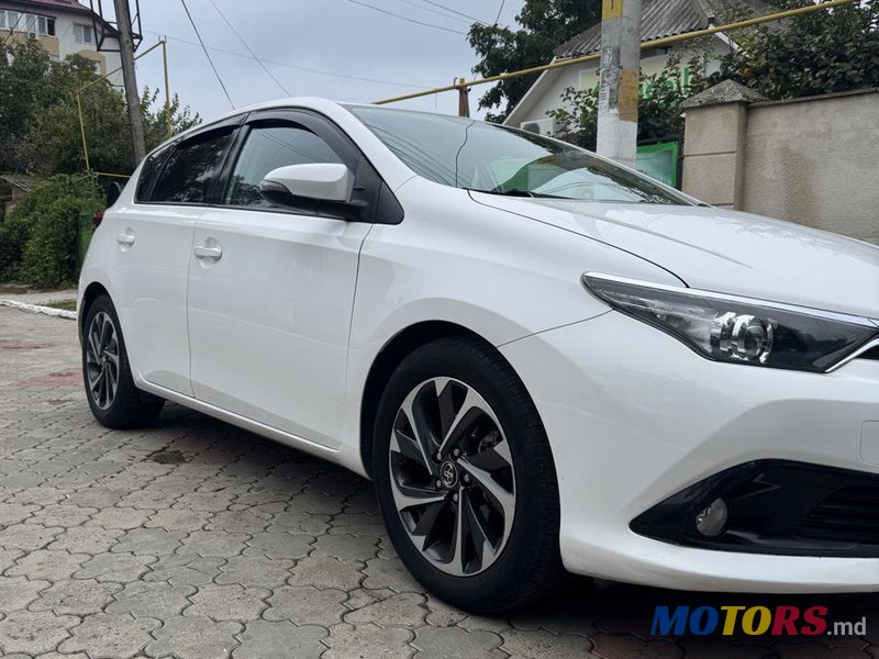 2015' Toyota Auris photo #2