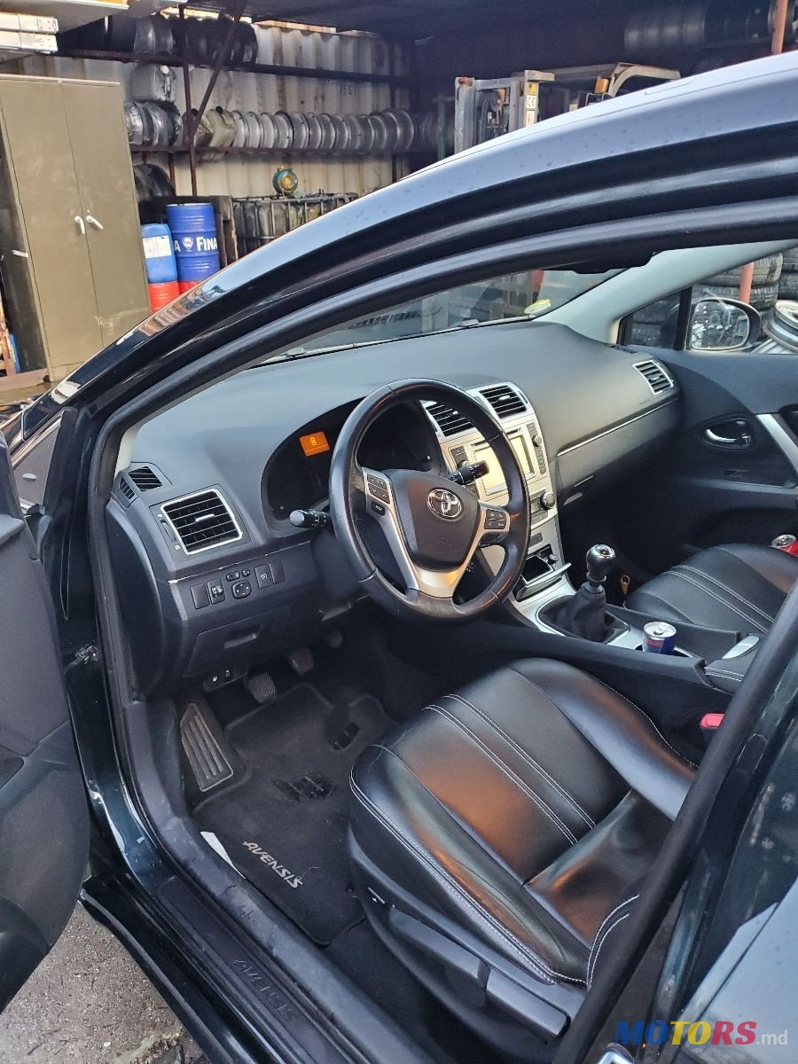 2013' Toyota Avensis photo #6