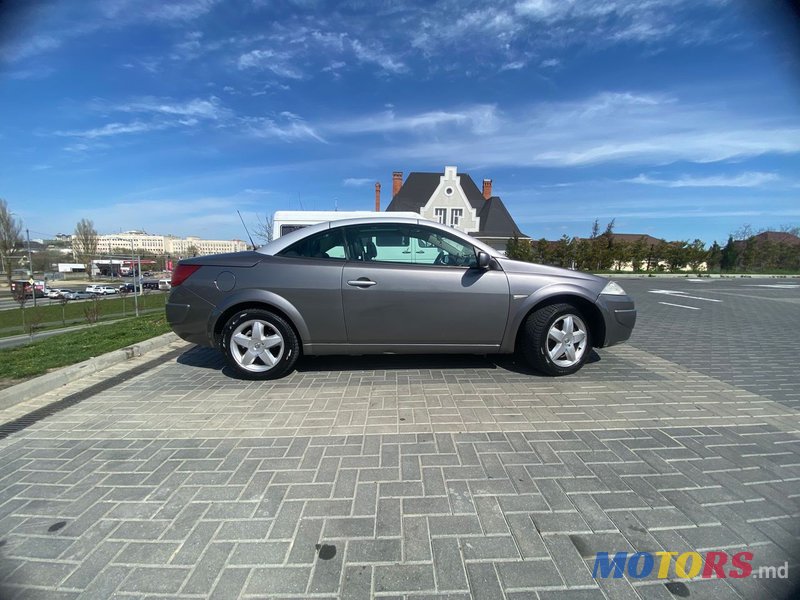 2008' Renault Megane photo #4