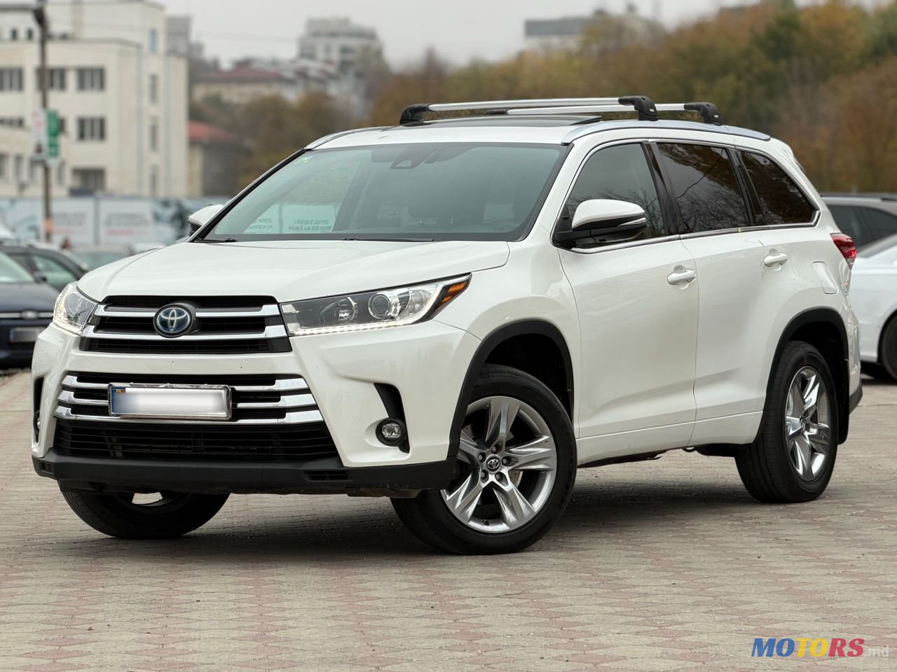 2017' Toyota Highlander photo #2