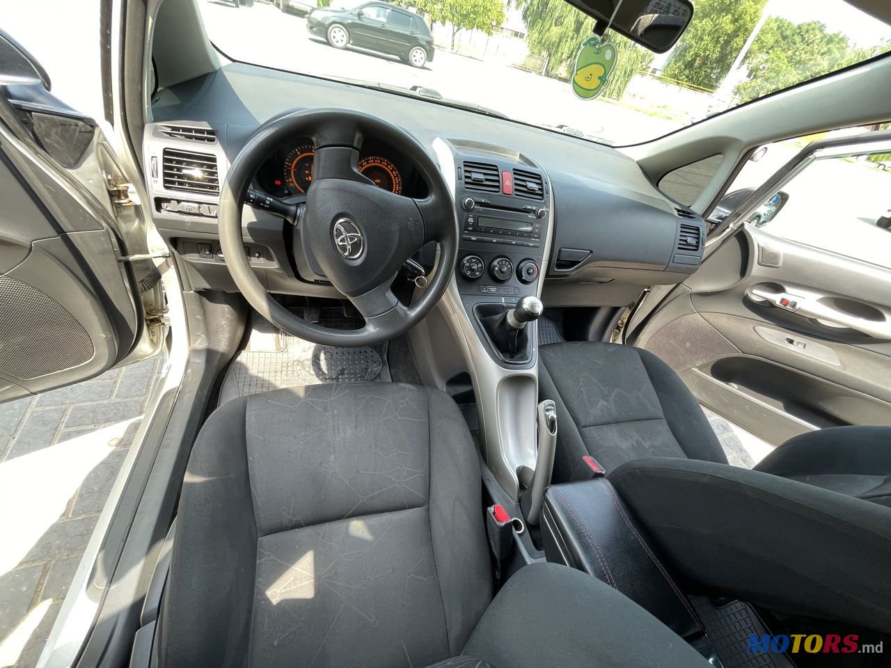 2007' Toyota Auris photo #5