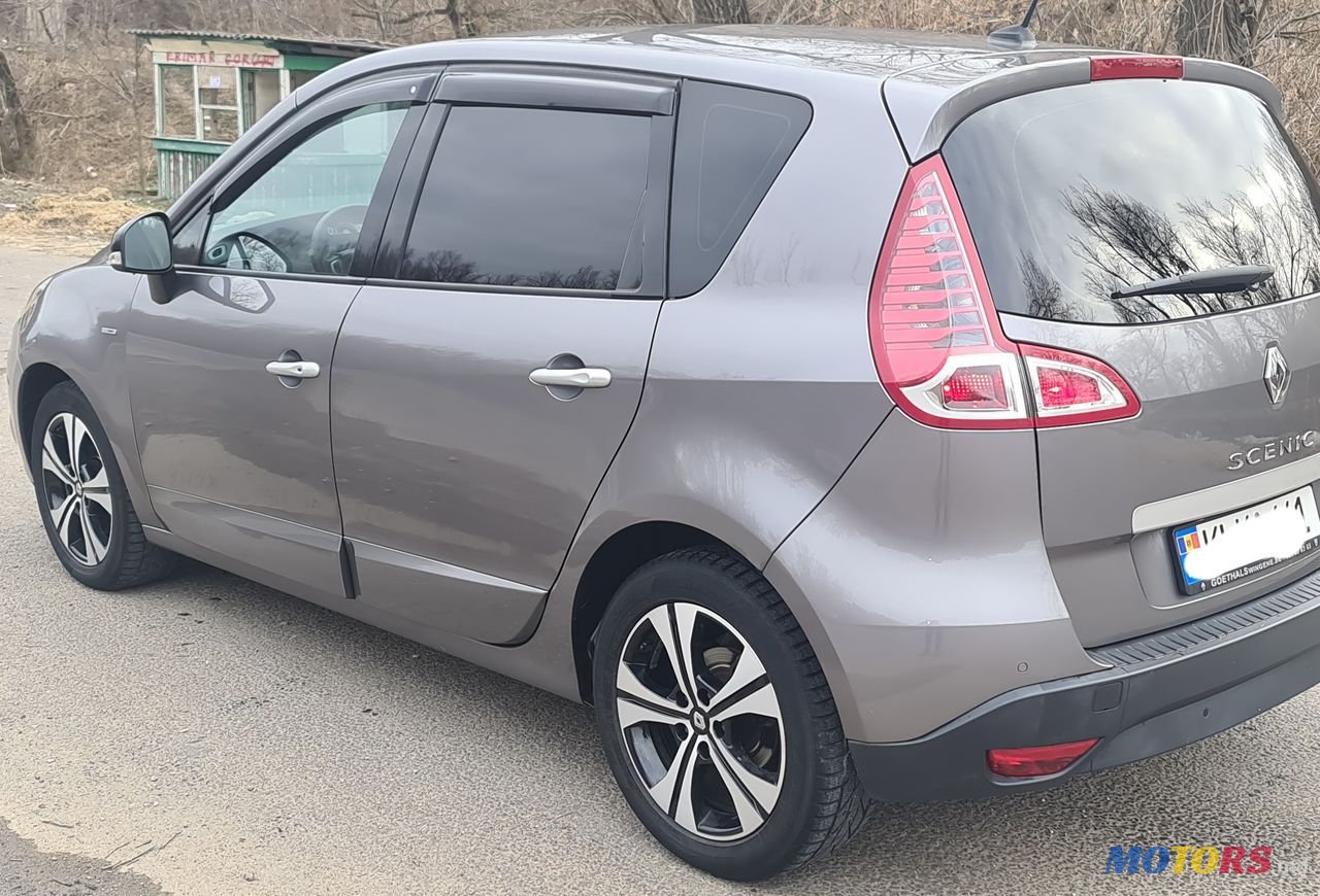 2011' Renault Scenic photo #6
