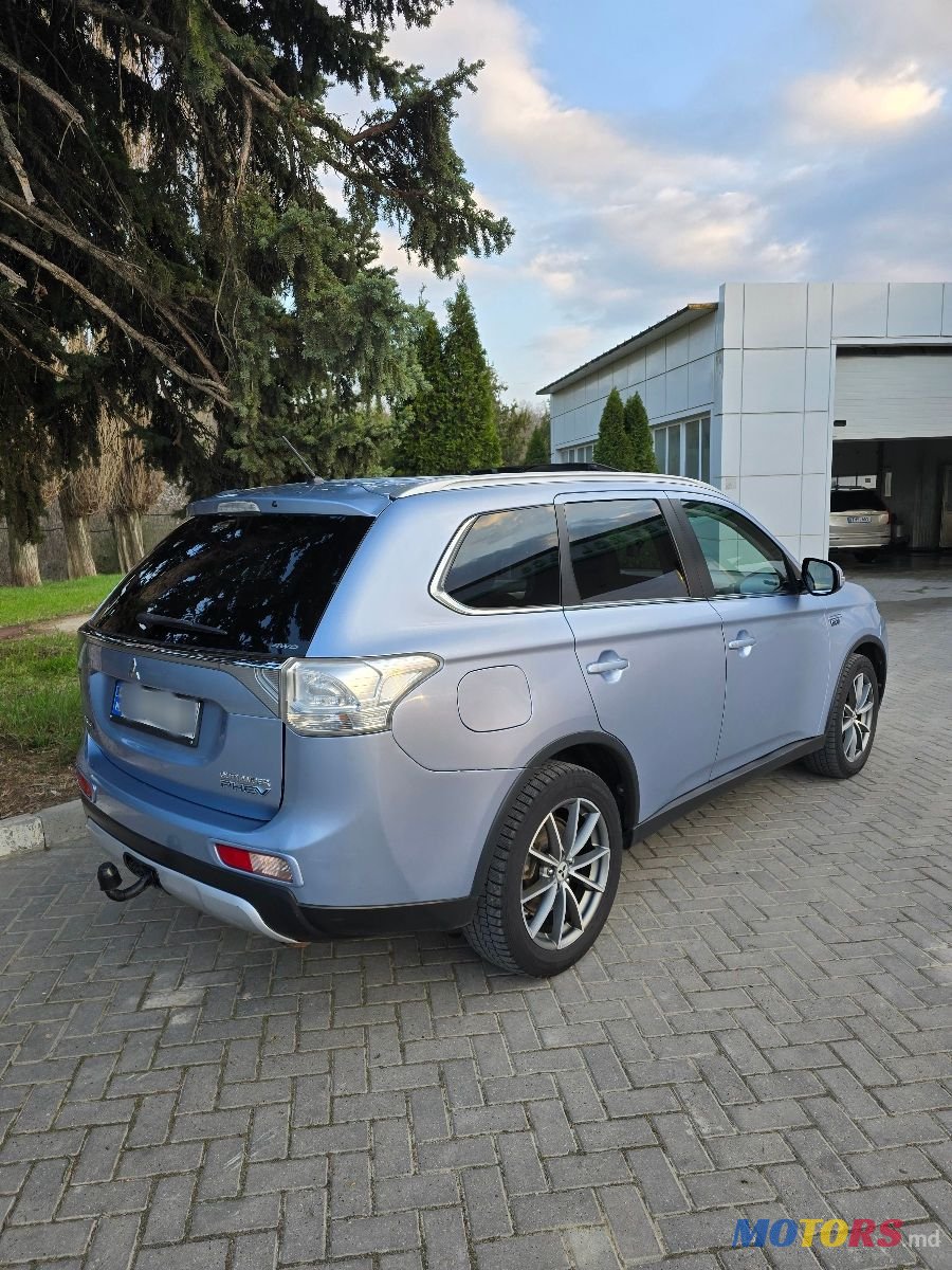 2014' Mitsubishi Outlander photo #5