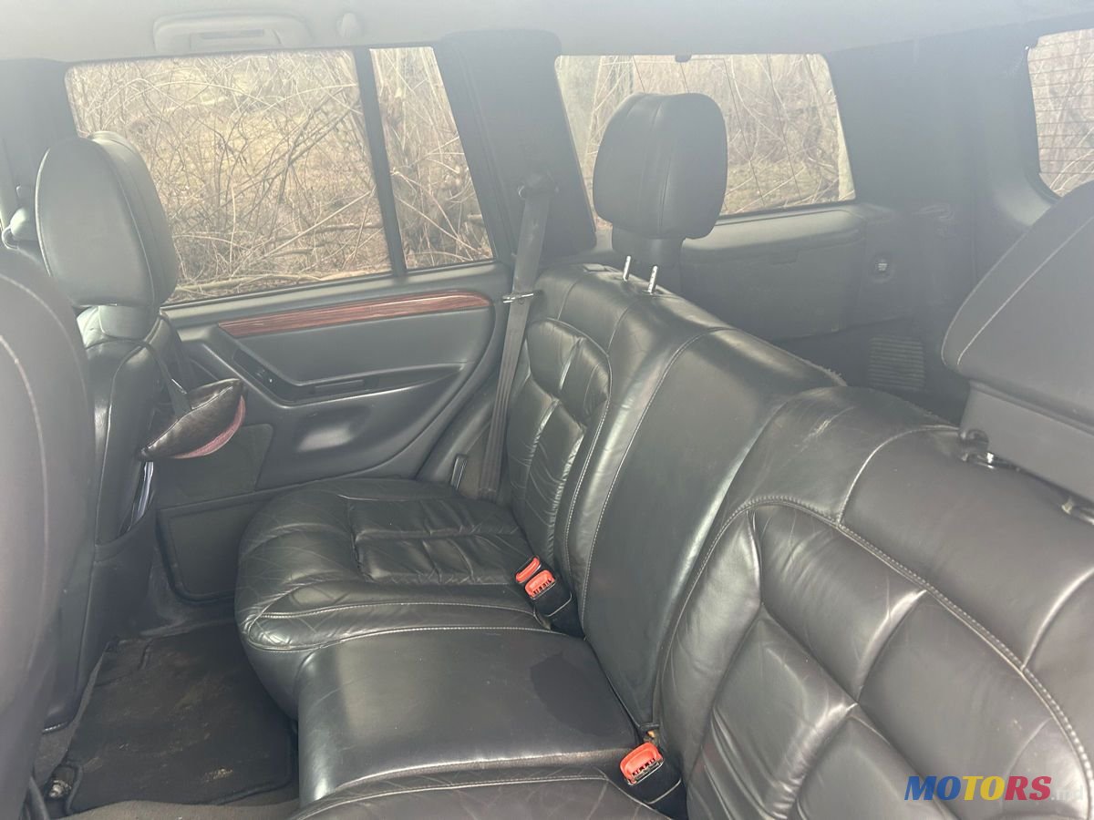 2000' Jeep Grand Cherokee photo #2
