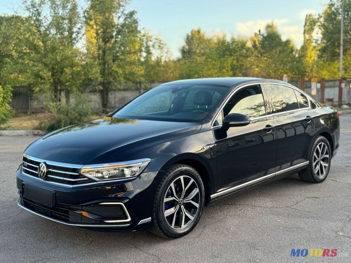 2022' Volkswagen Passat photo #3