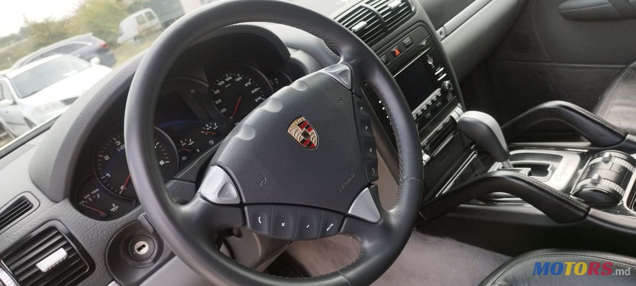 2010' Porsche Cayenne photo #2