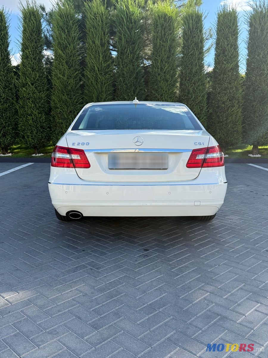 2011' Mercedes-Benz E-Class photo #3