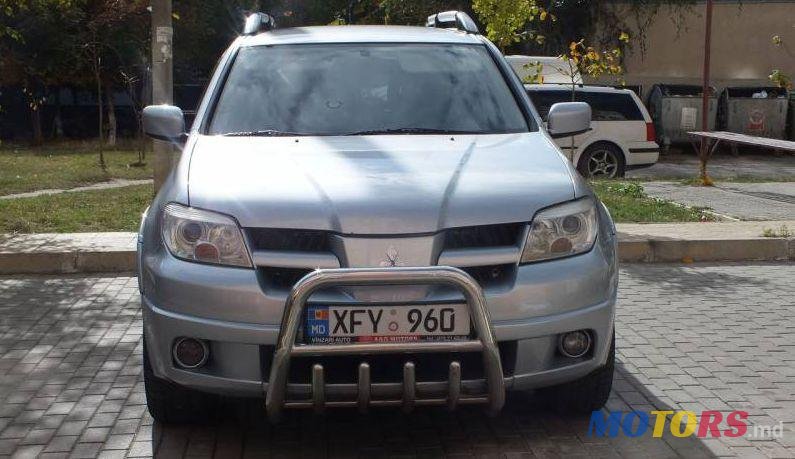 2006' Mitsubishi Outlander photo #1