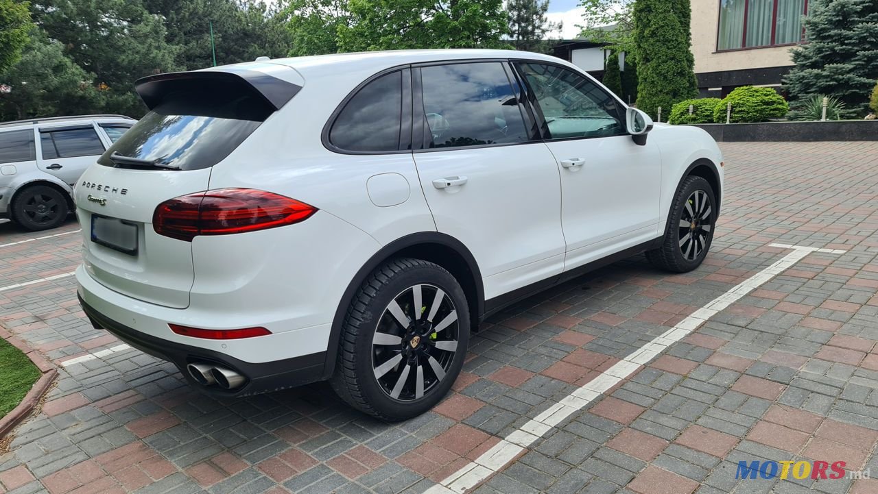 2015' Porsche Cayenne photo #3