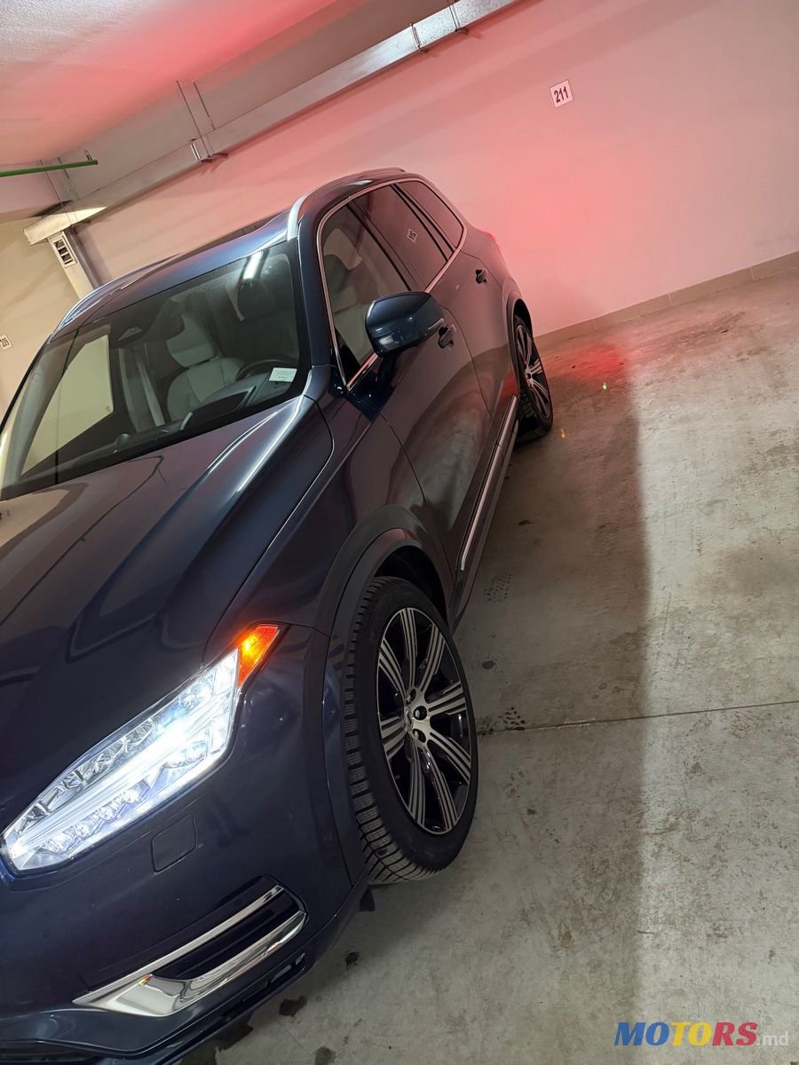 2022' Volvo XC90 photo #2