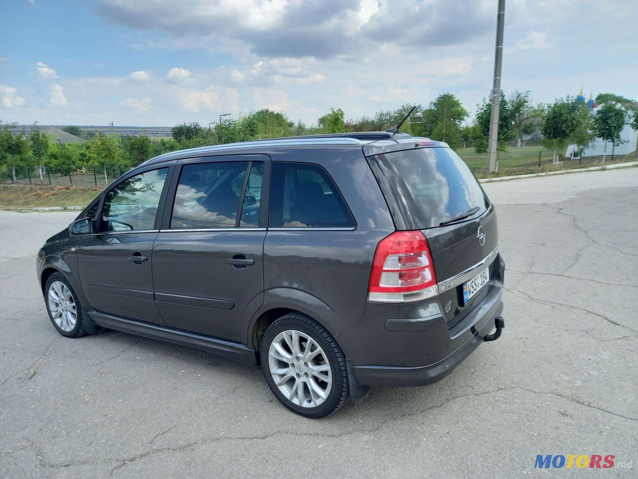2009' Opel Zafira photo #2