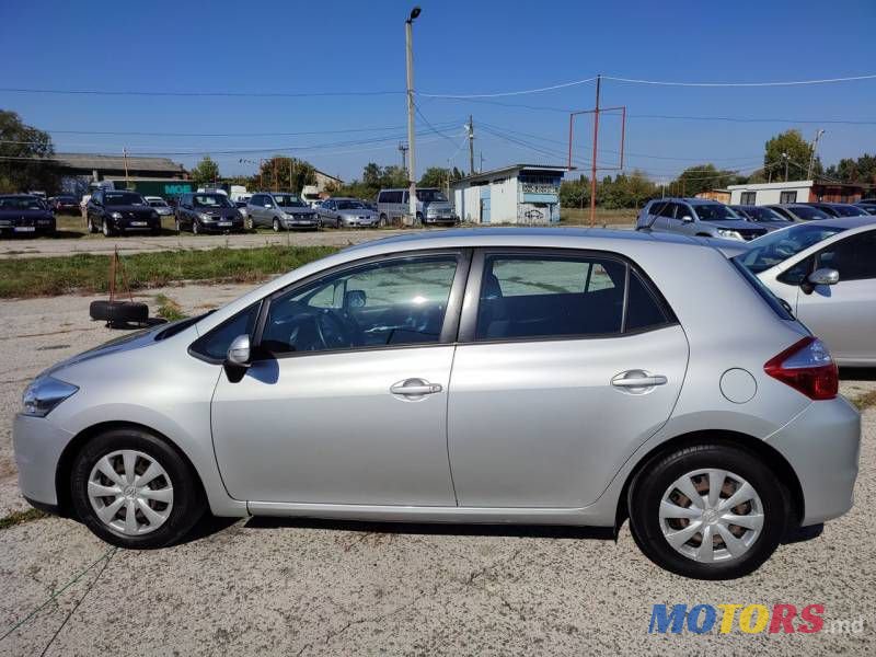 2012' Toyota Auris photo #3