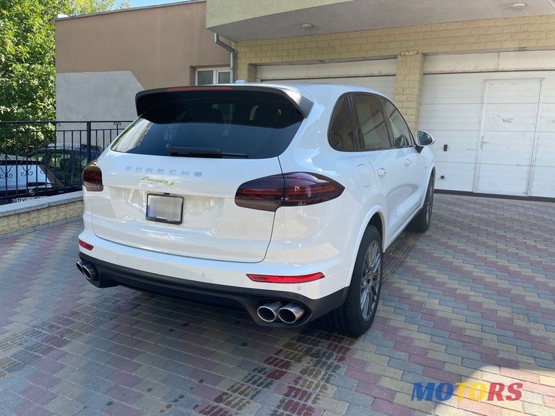 2017' Porsche Cayenne photo #5