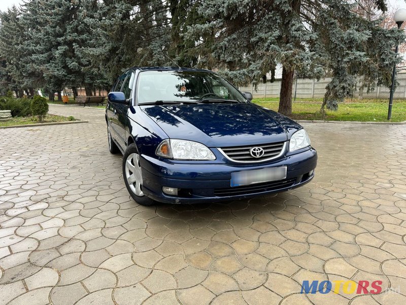 2001' Toyota Avensis photo #1