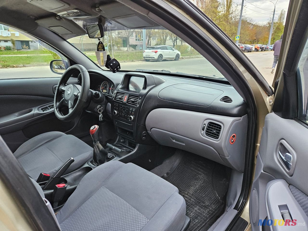 2004' Nissan Almera photo #6