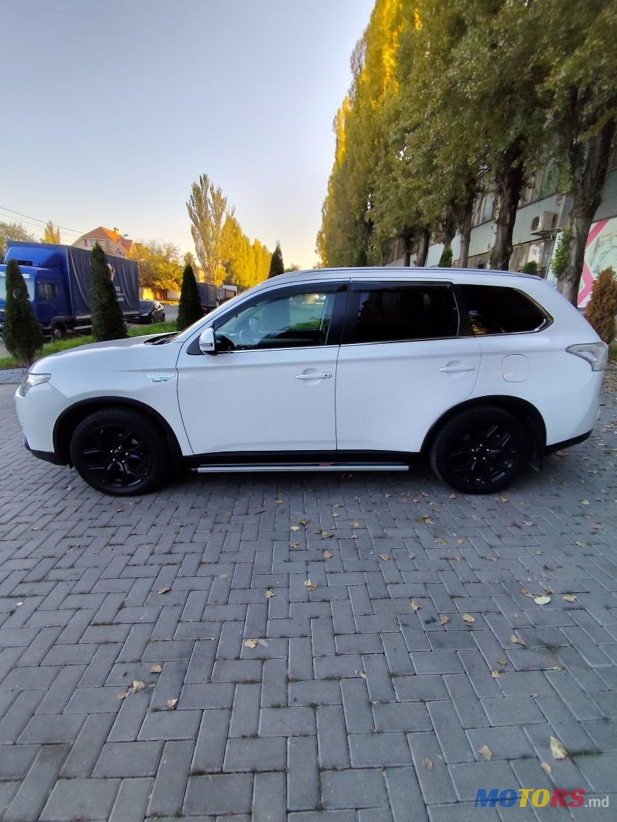 2014' Mitsubishi Outlander photo #1