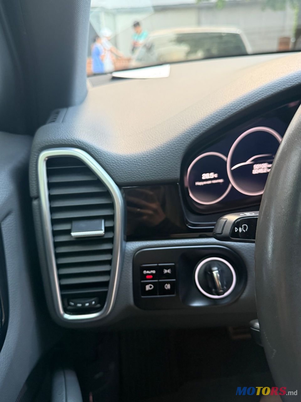 2019' Porsche Cayenne photo #2