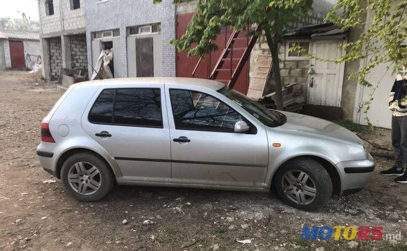 2002' Volkswagen Golf photo #1