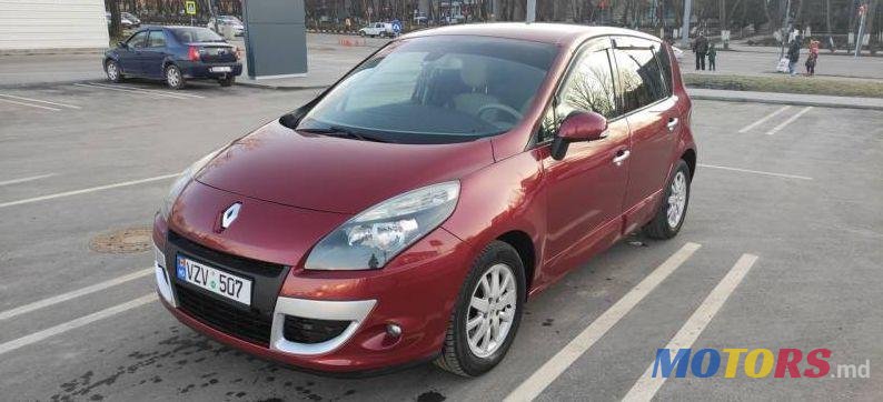 2010' Renault Scenic photo #2