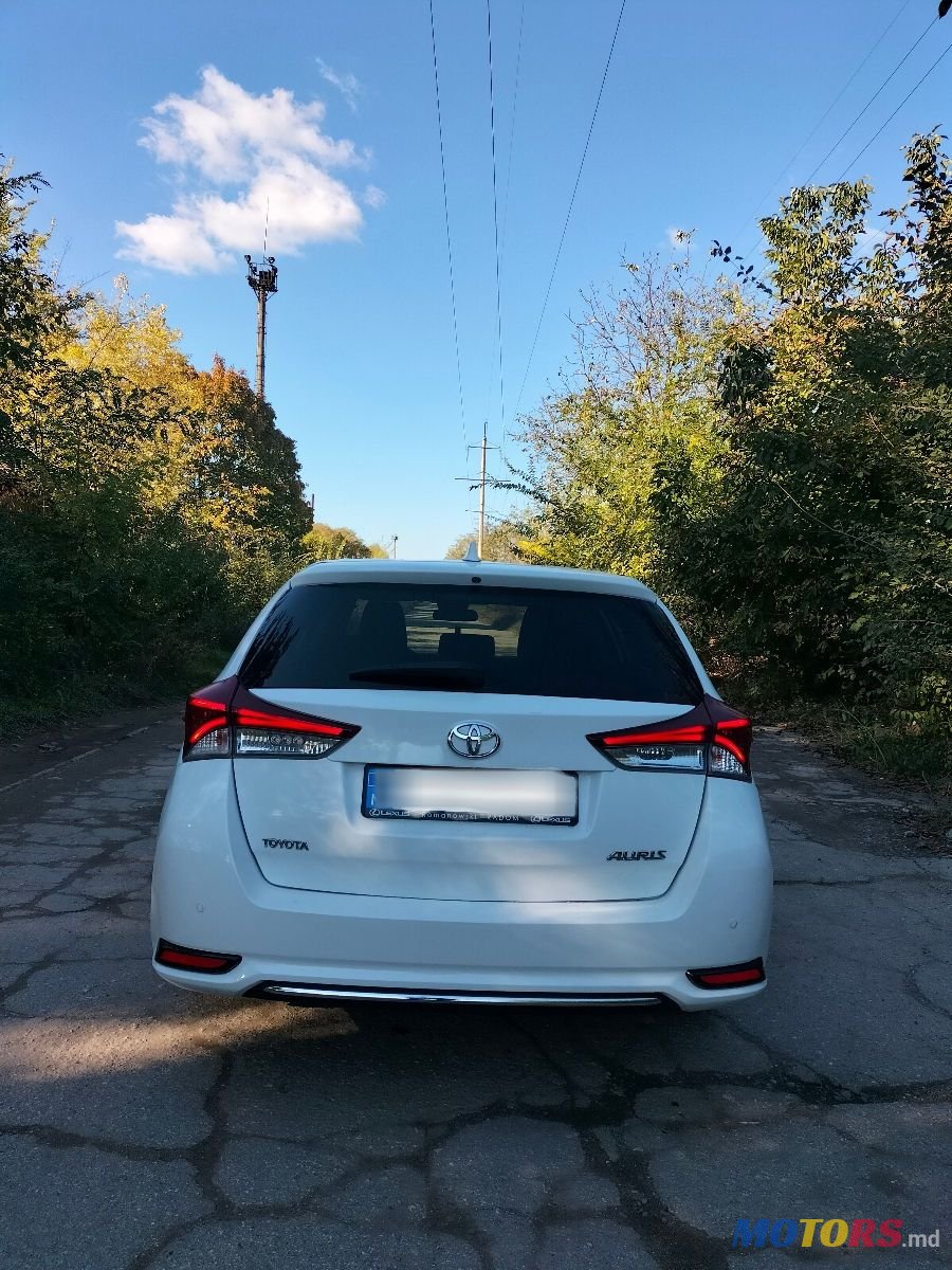 2016' Toyota Auris photo #2