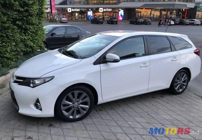 2013' Toyota Auris photo #1