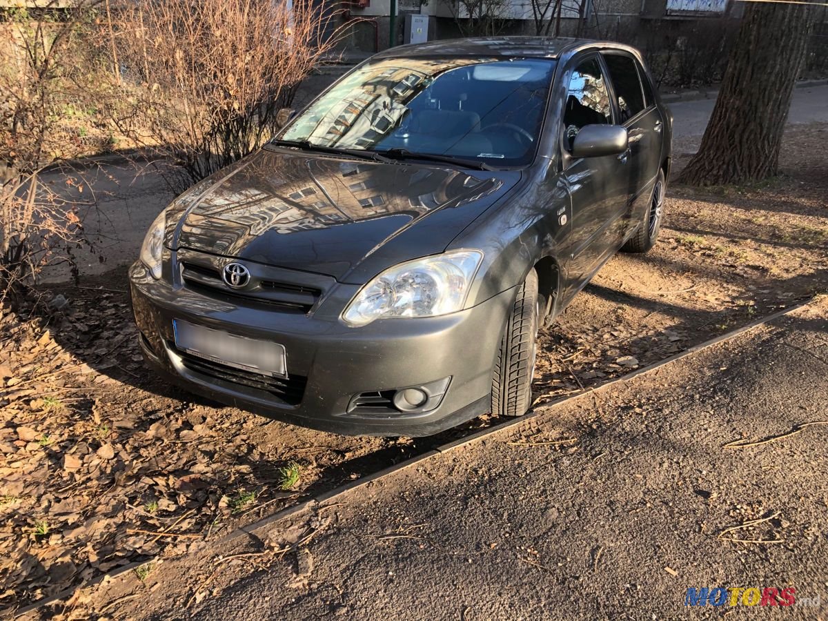 2005' Toyota Corolla photo #2