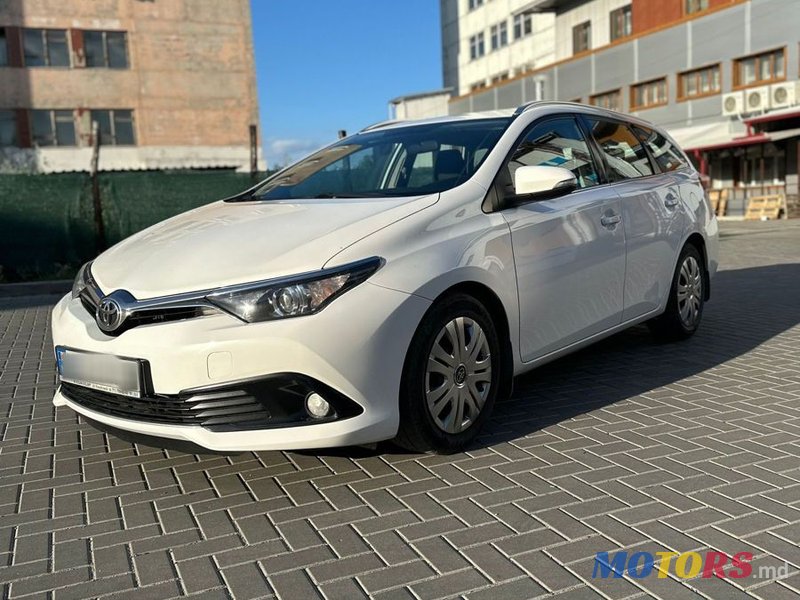 2016' Toyota Auris photo #2