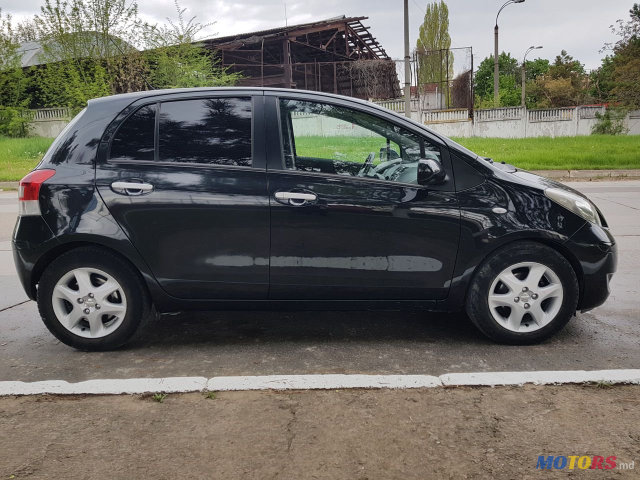 2010' Toyota Yaris photo #6