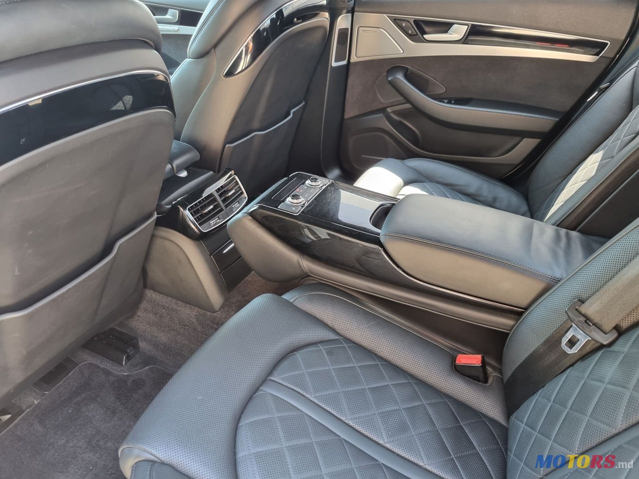 2014' Audi A8 photo #5