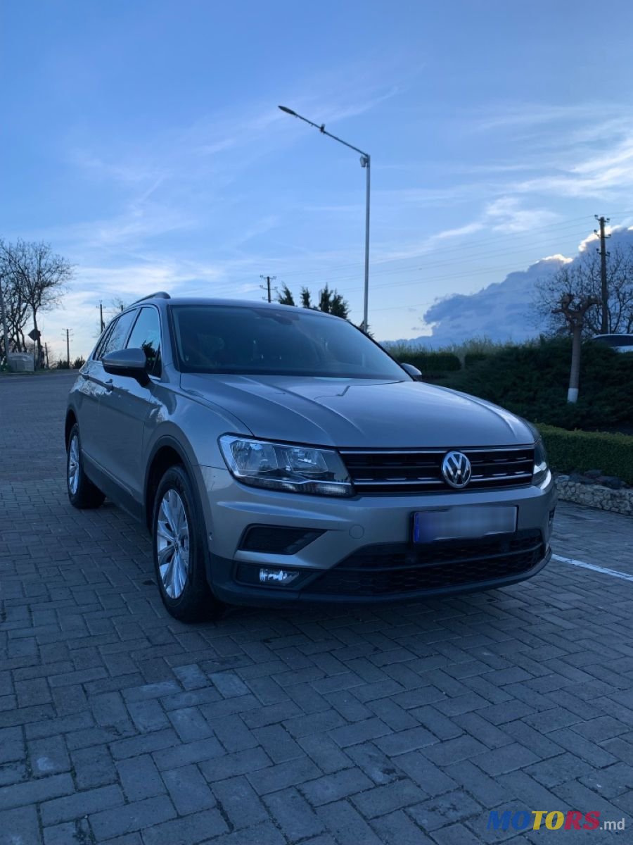 2019' Volkswagen Tiguan photo #1