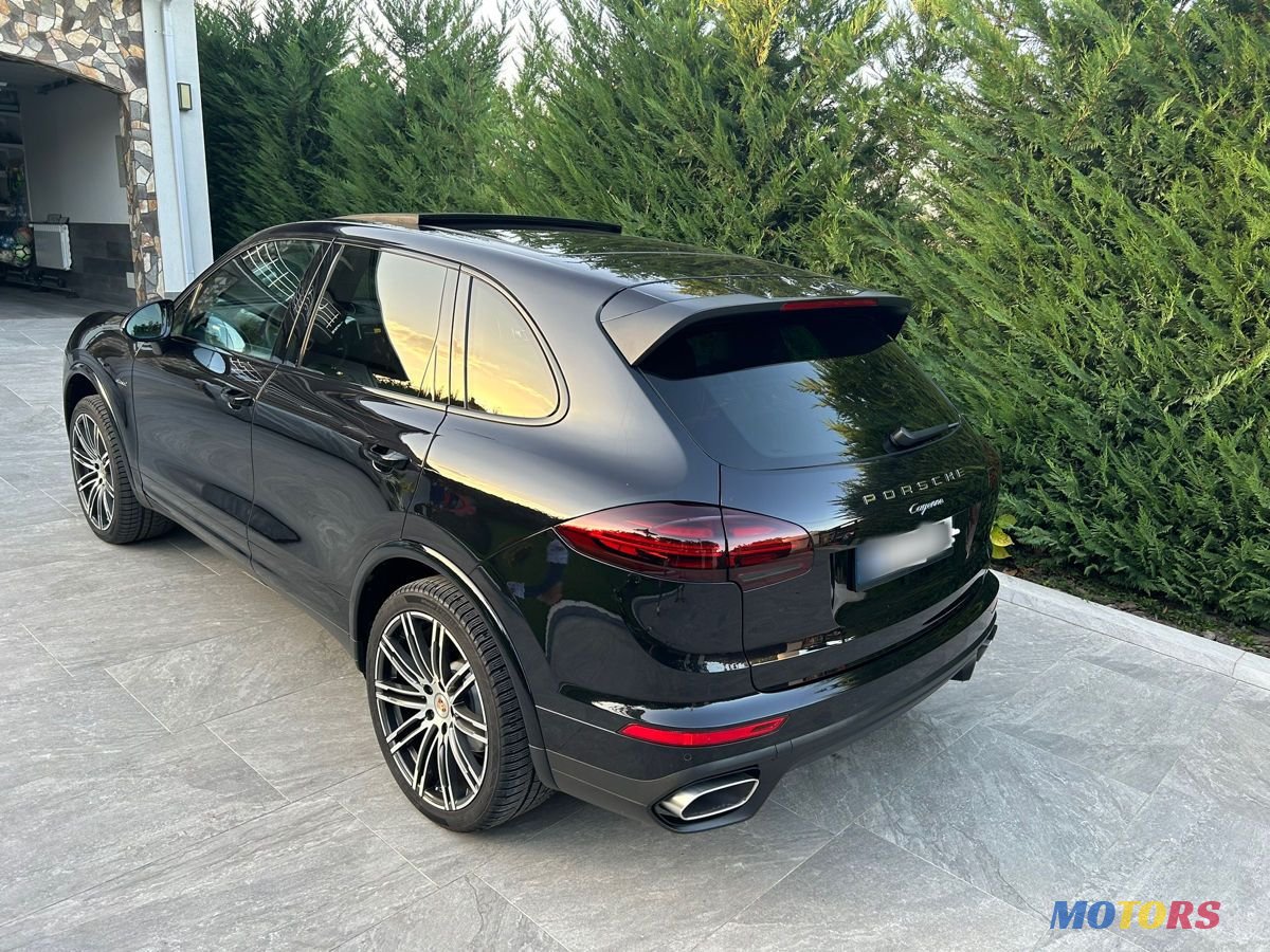 2017' Porsche Cayenne photo #4
