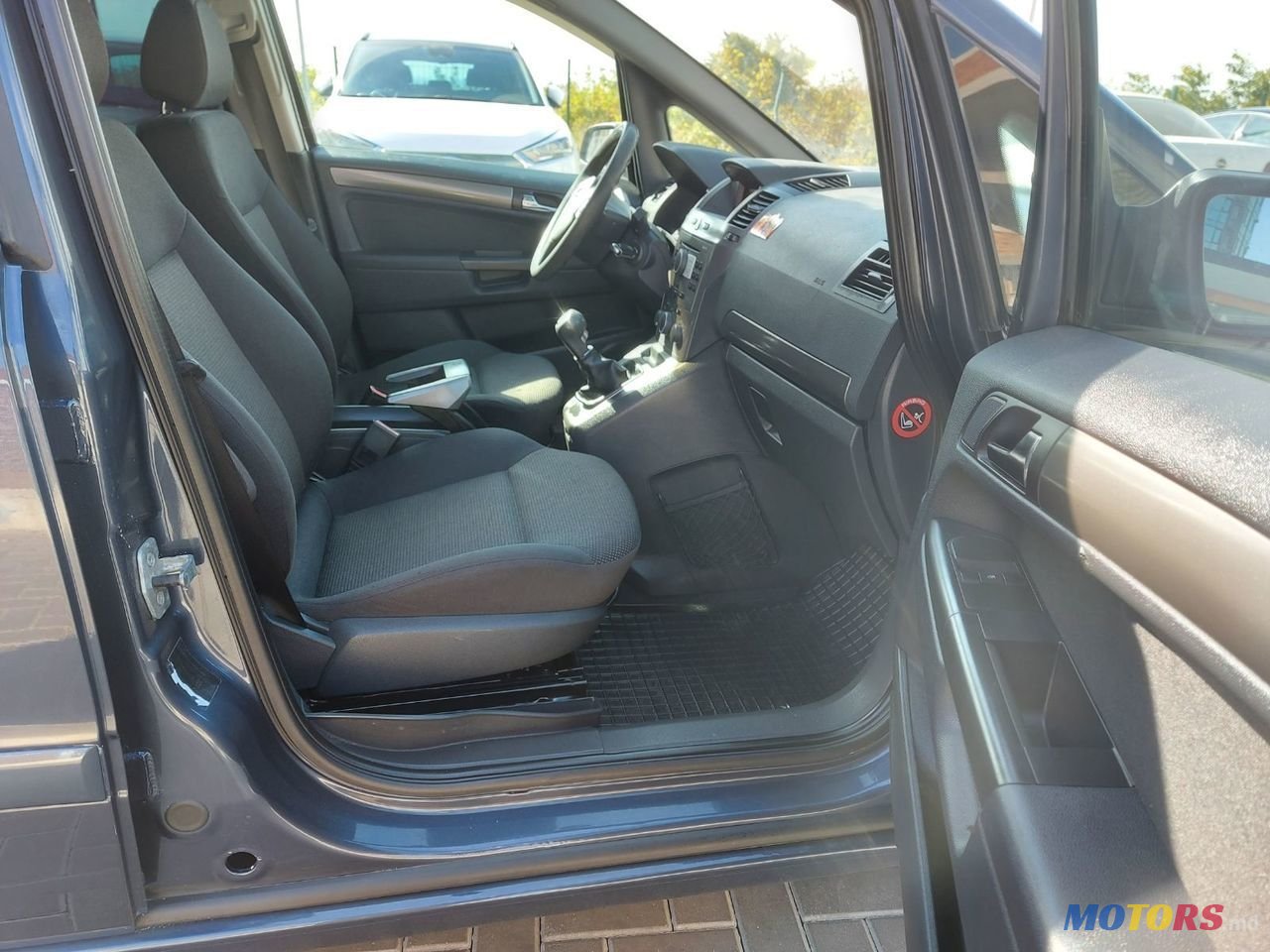 2007' Opel Zafira photo #1