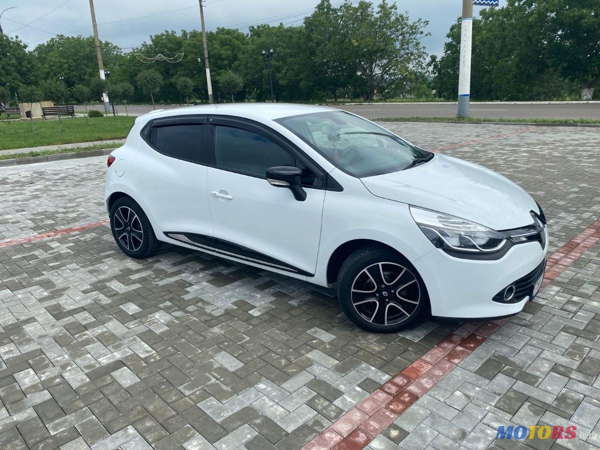 2014' Renault Clio photo #2