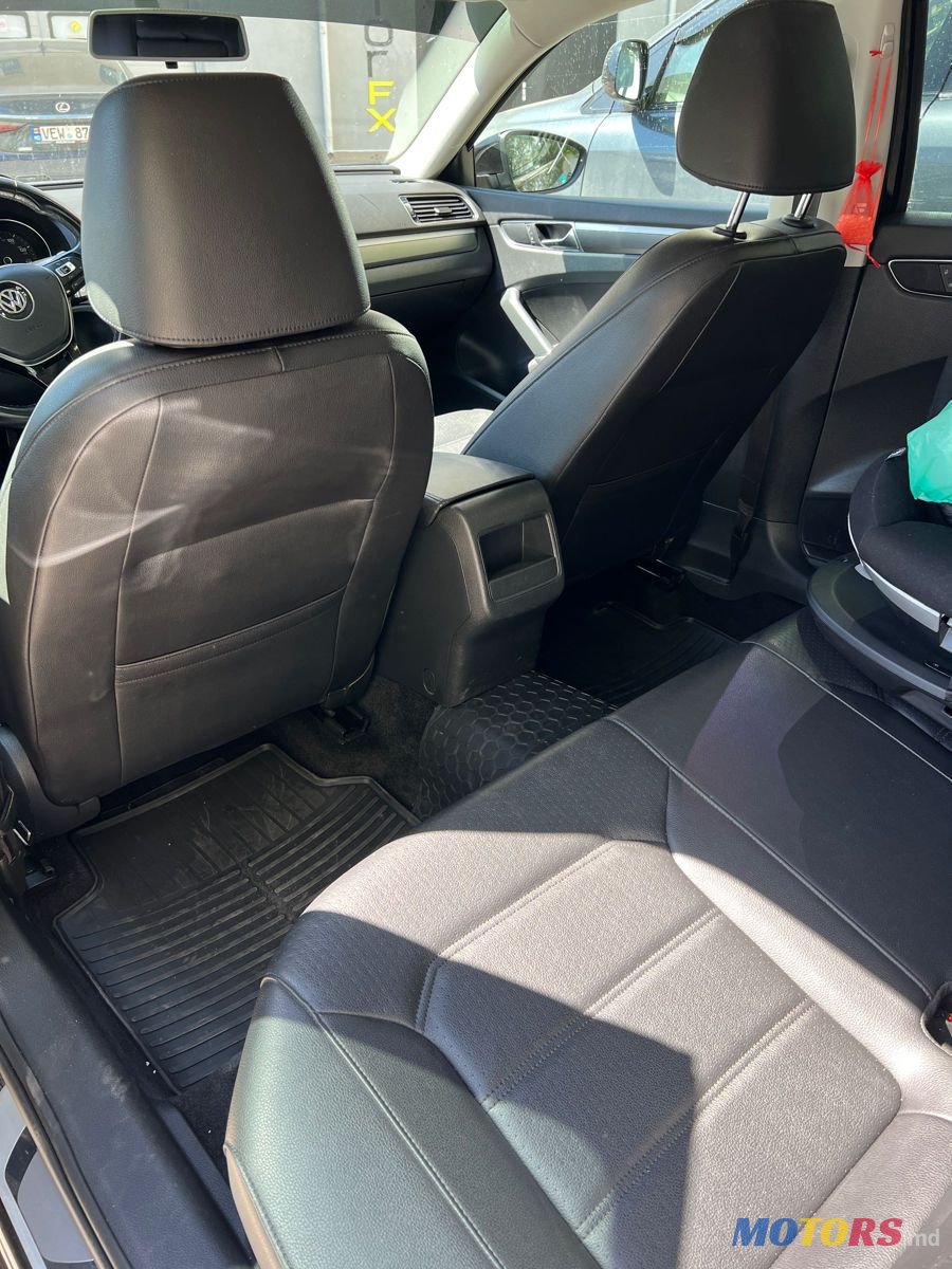 2017' Volkswagen Passat photo #5