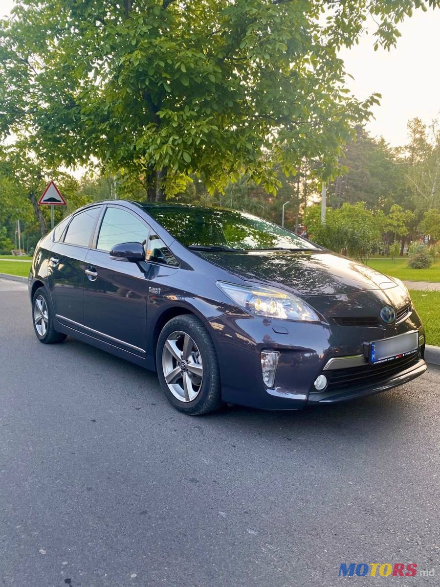 2013' Toyota Prius photo #3