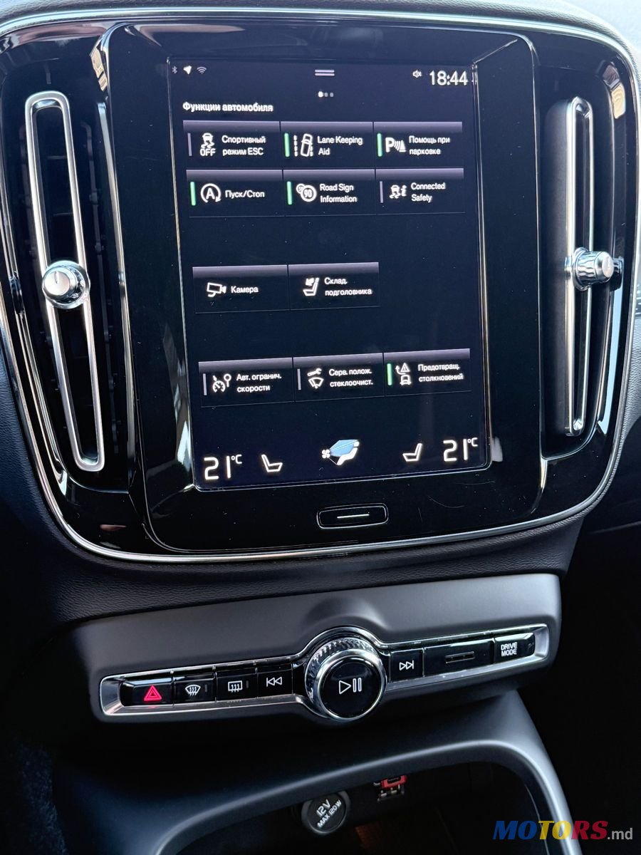 2019' Volvo XC40 photo #4
