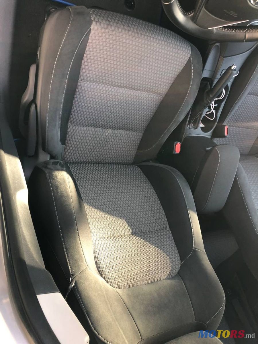 2016' Toyota Auris photo #6